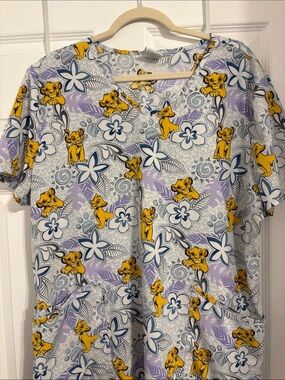 Disney Lion King Simba Print Scrub Top Size XL